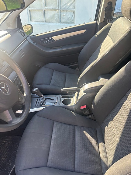 Mercedes-Benz B180 d 5 of 9