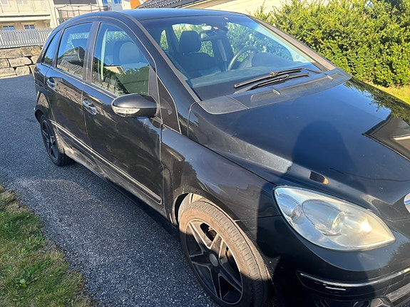 Mercedes-Benz B180 d 7 of 9