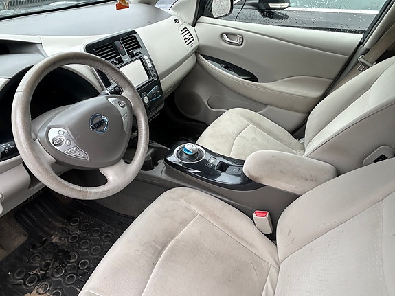 Nissan Leaf 7 of 11