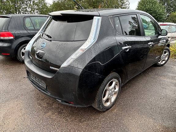 Nissan Leaf 9 of 11