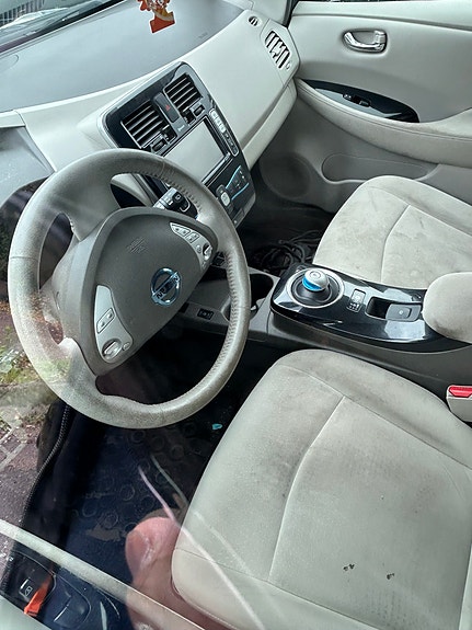 Nissan Leaf 5 of 11