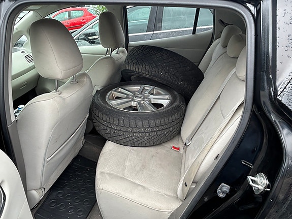 Nissan Leaf 6 of 11