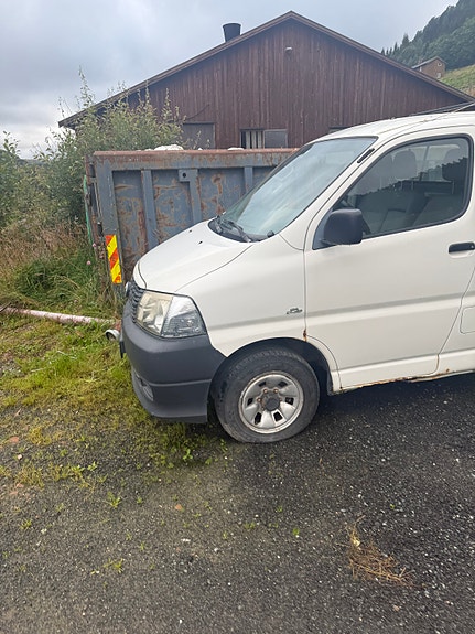 Toyota HiAce 3 of 7