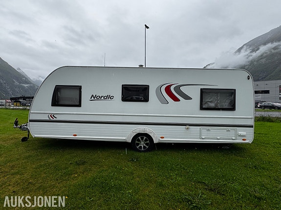 Bürstner AVERSO NORDIC 580 TS - 4 sengeplasser - WC/dusj - Gulvvarme - Sykkelstativ 8 of 30