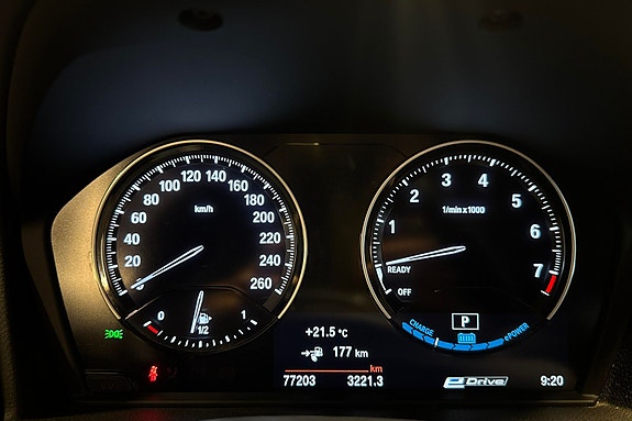 BMW 225xe 12 of 28
