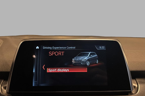 BMW 225xe 26 of 28