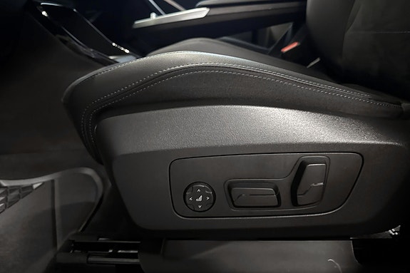 BMW iX1 19 of 30