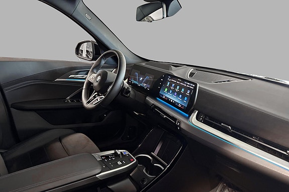 BMW iX1 17 of 30
