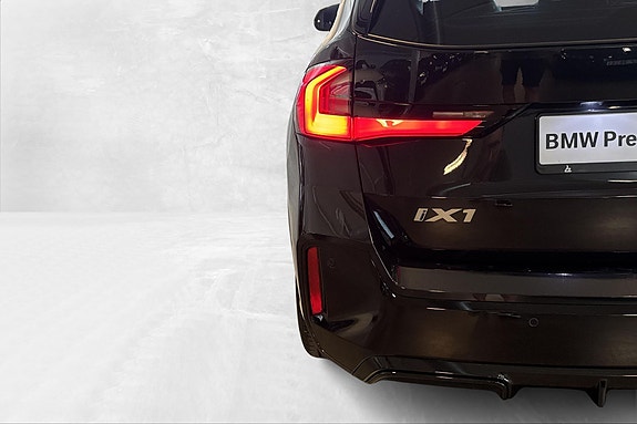 BMW iX1 5 of 30