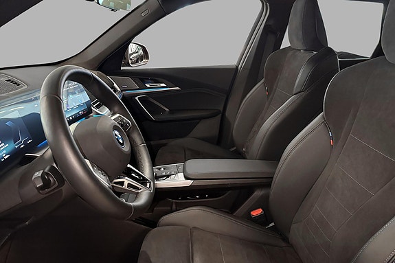 BMW iX1 10 of 30