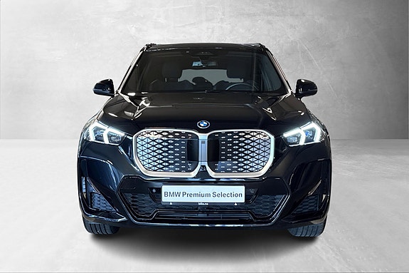 BMW iX1 3 of 30
