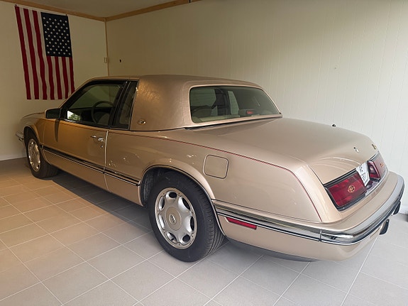Buick Riviera 16 of 19