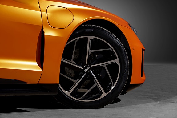Audi e-tron GT 14 of 30