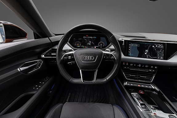 Audi e-tron GT 16 of 30
