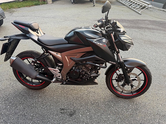 Suzuki GSX-S 125 4 of 7