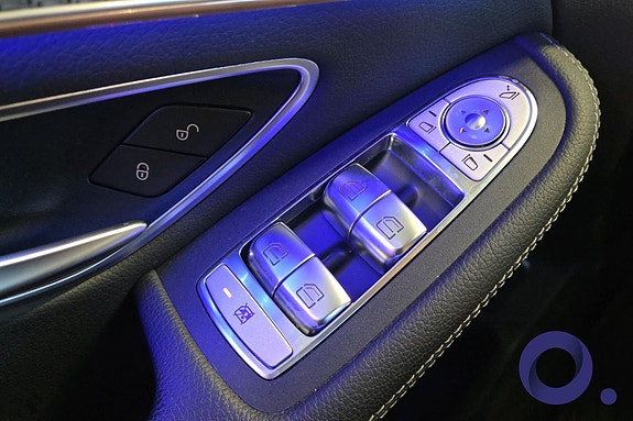 Mercedes-Benz EQC400 28 of 30