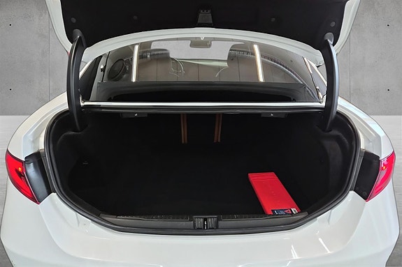 Alfa Romeo Giulia 10 of 27