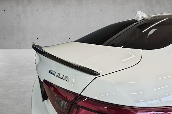 Alfa Romeo Giulia 8 of 27