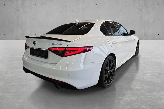 Alfa Romeo Giulia 5 of 27