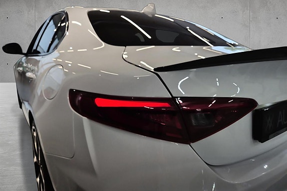 Alfa Romeo Giulia 9 of 27