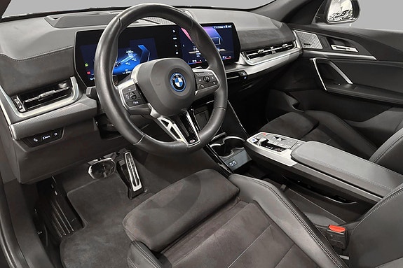 BMW iX2 12 of 30