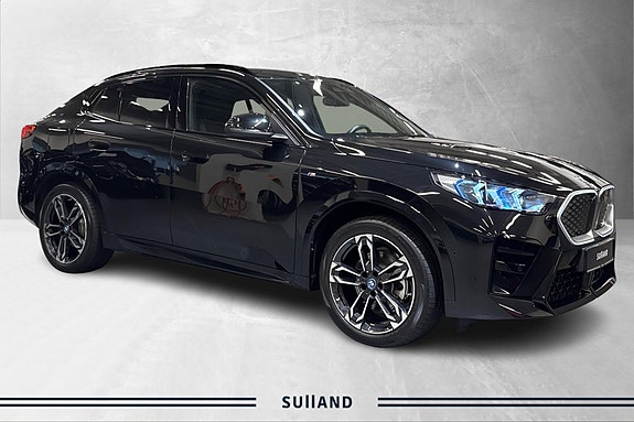BMW iX2 3 of 30