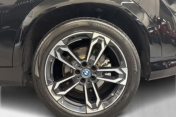 BMW iX2 11 of 30