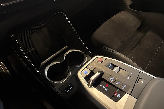 BMW iX2 27 of 30