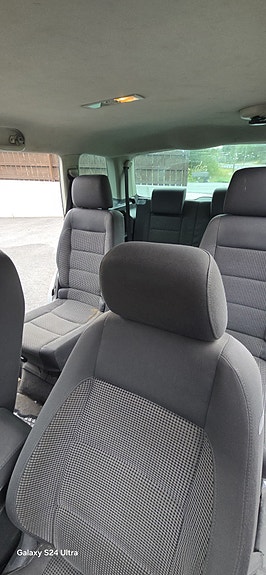Volkswagen Touran 2 of 7