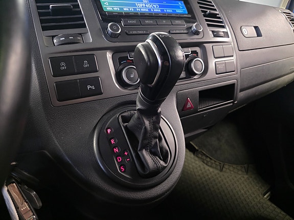 Volkswagen Caravelle 24 of 30