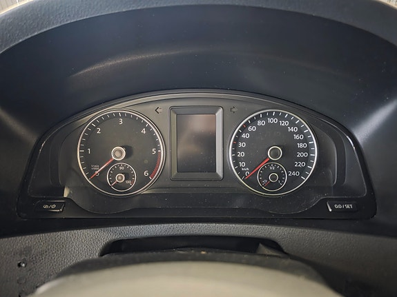 Volkswagen Caravelle 18 of 30