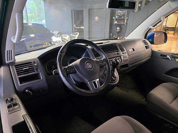 Volkswagen Caravelle 7 of 30