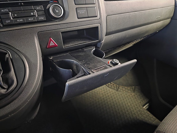 Volkswagen Caravelle 25 of 30