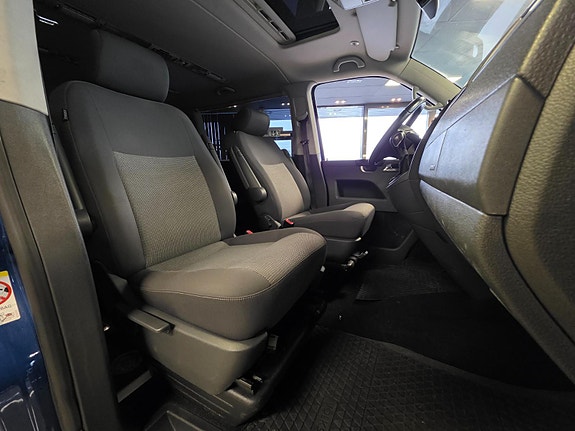 Volkswagen Caravelle 10 of 30