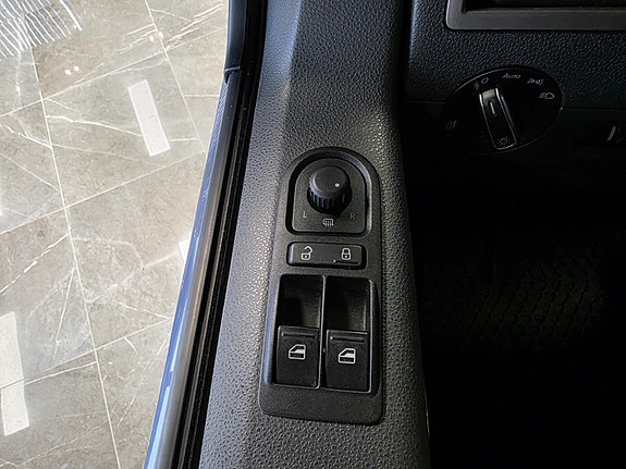 Volkswagen Caravelle 17 of 30