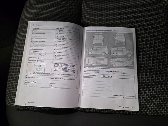 Volkswagen Caravelle 26 of 30