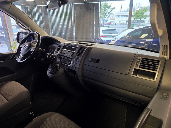Volkswagen Caravelle 8 of 30