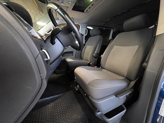 Volkswagen Caravelle 9 of 30