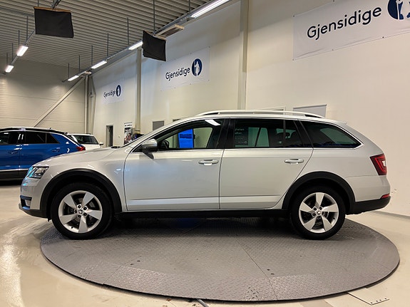 Skoda Octavia Scout 5 of 30