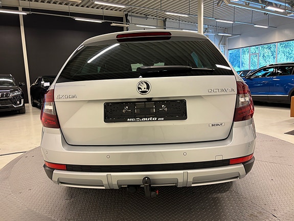 Skoda Octavia Scout 4 of 30