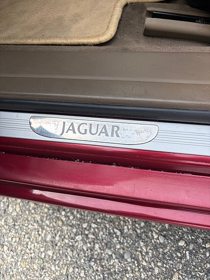 Jaguar XJ8 8 of 9