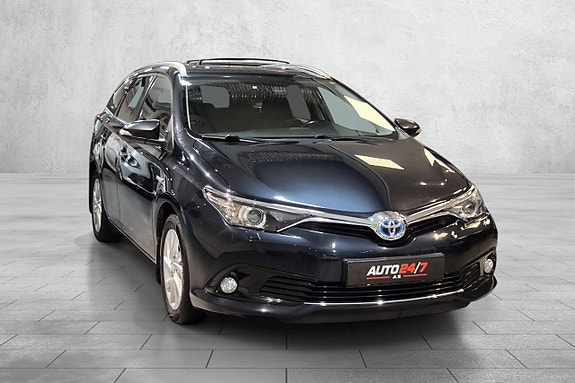 Toyota Auris 6 of 30