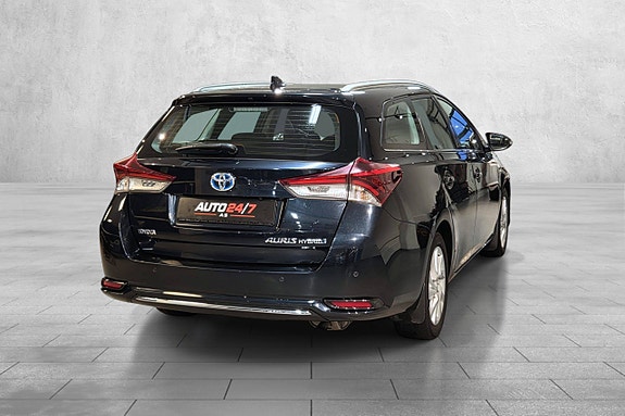 Toyota Auris 12 of 30