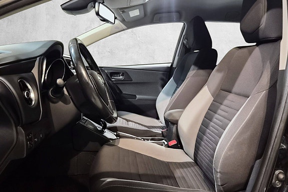 Toyota Auris 16 of 30
