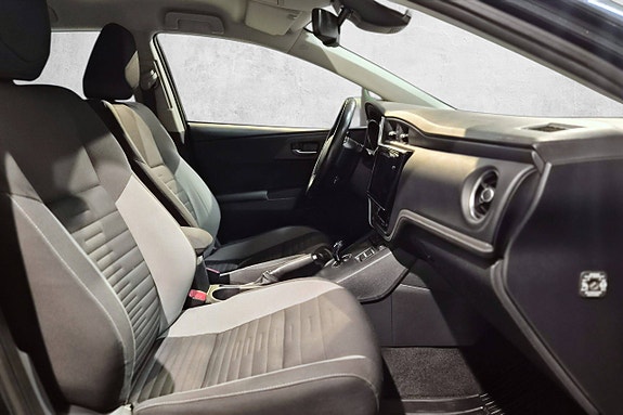 Toyota Auris 18 of 30