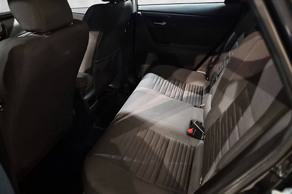 Toyota Auris 20 of 30