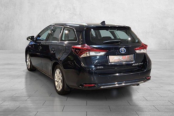 Toyota Auris 10 of 30