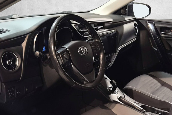 Toyota Auris 15 of 30