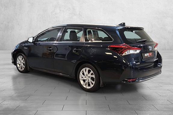Toyota Auris 9 of 30