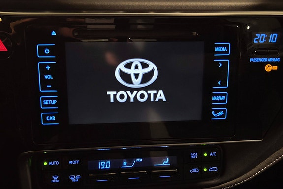 Toyota Auris 28 of 30